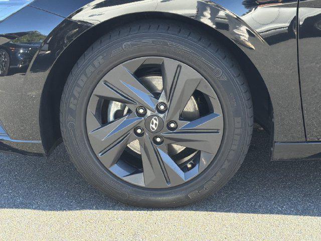 2021 Hyundai Elantra - $13,882