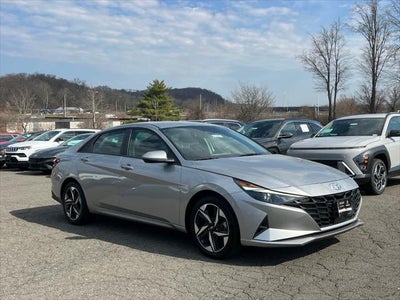 2023 Hyundai Elantra SEL 4DR Sedan