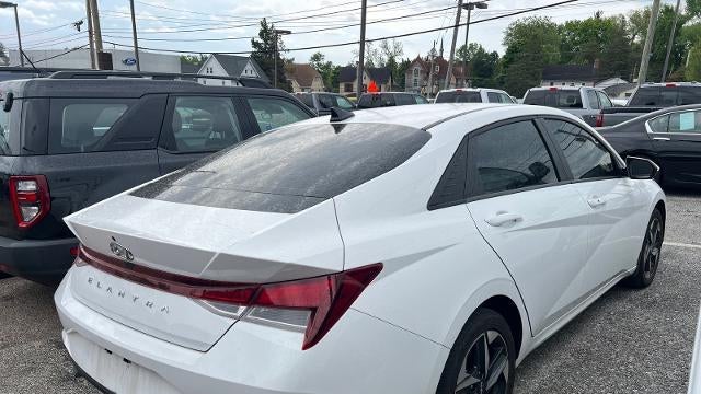 2023 Hyundai ELANTRA SEL