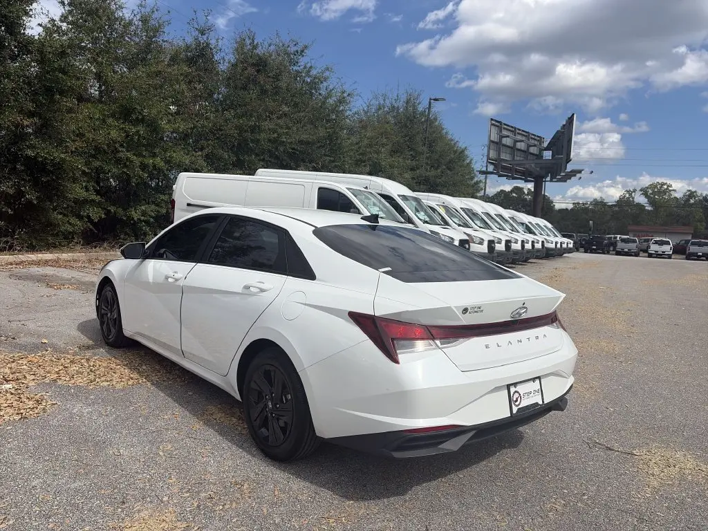 2021 Hyundai Elantra - $16,710
