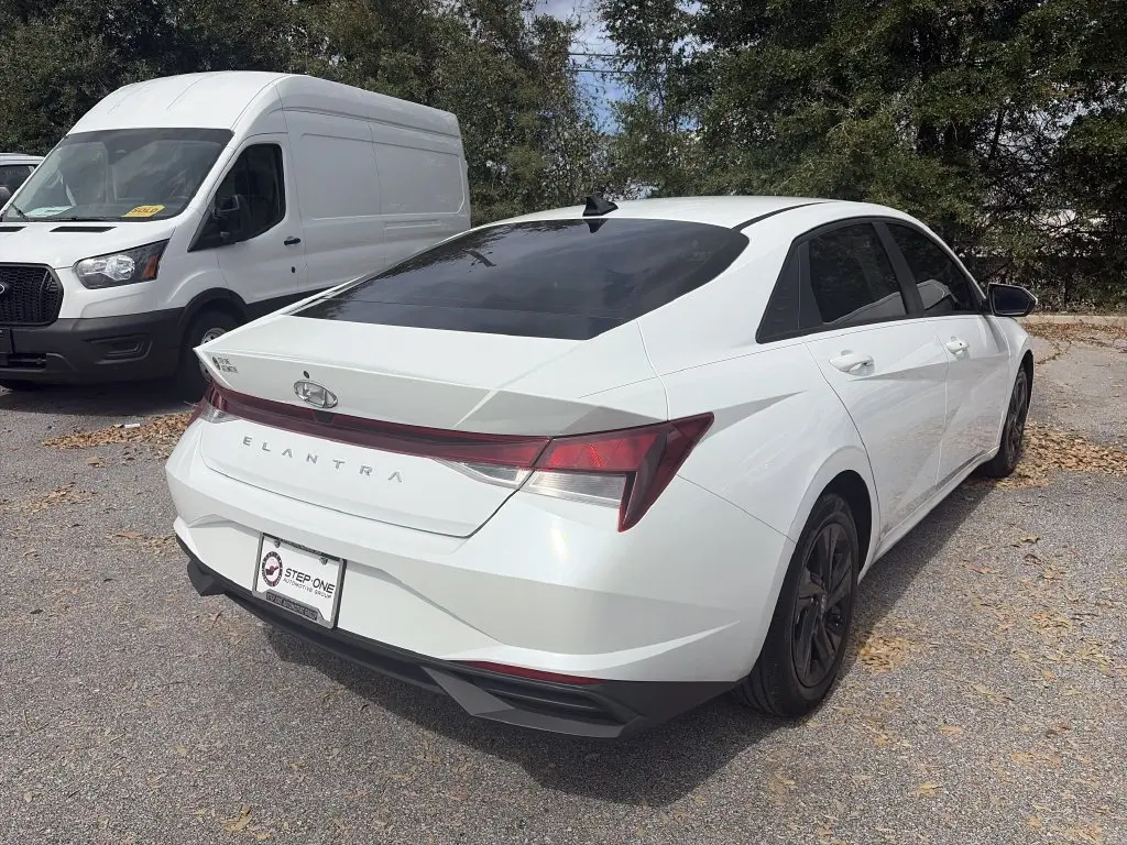 2021 Hyundai Elantra - $16,710