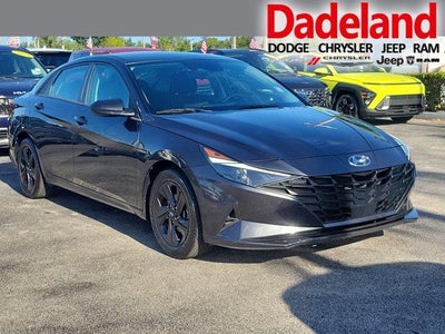 2022 Hyundai Elantra SEL 4DR Sedan