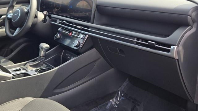 2025 Hyundai SANTA CRUZ SEL Activity