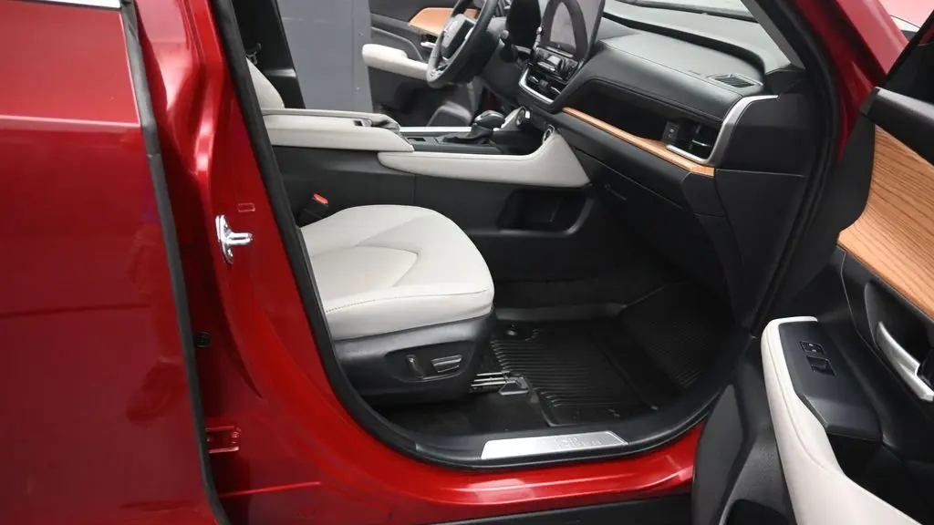 2025 Toyota Grand Highlander LE
