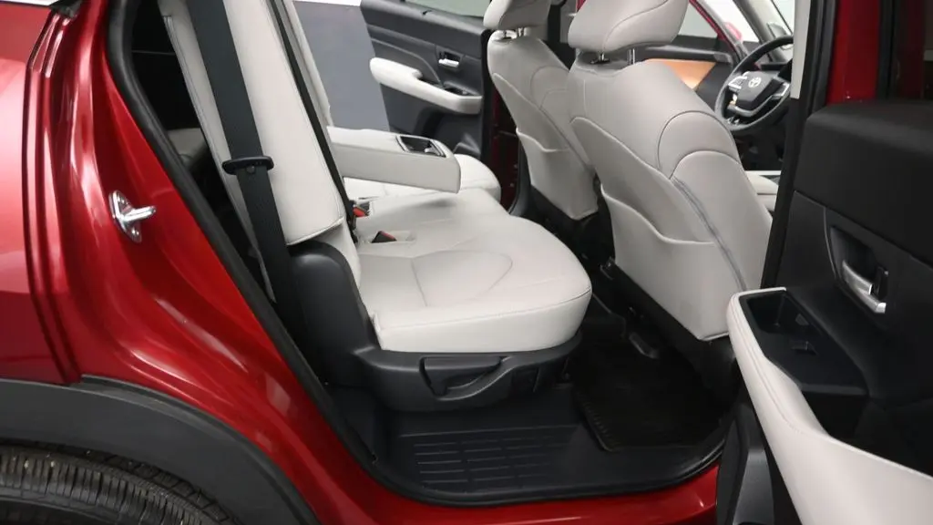 2025 Toyota Grand Highlander LE