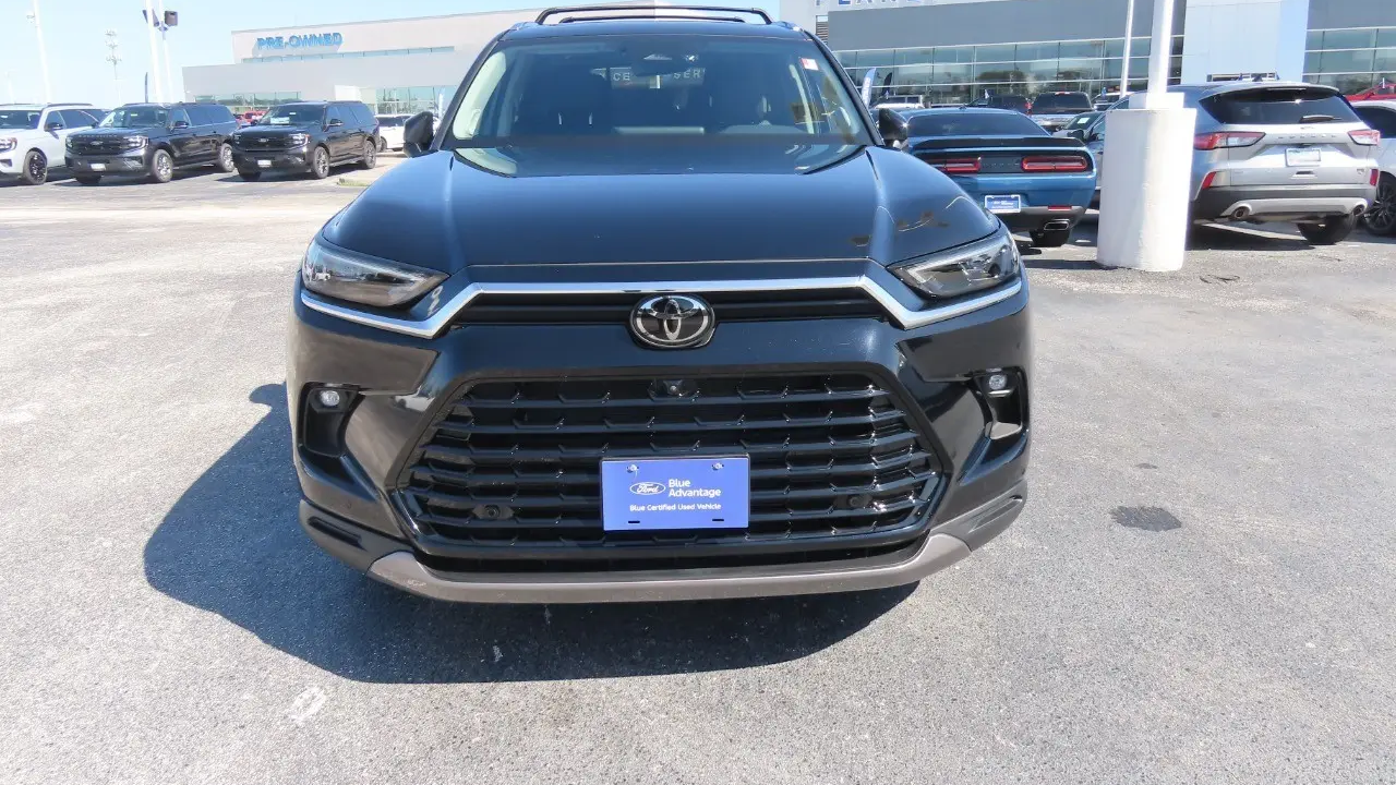 2025 Toyota Grand Highlander LE