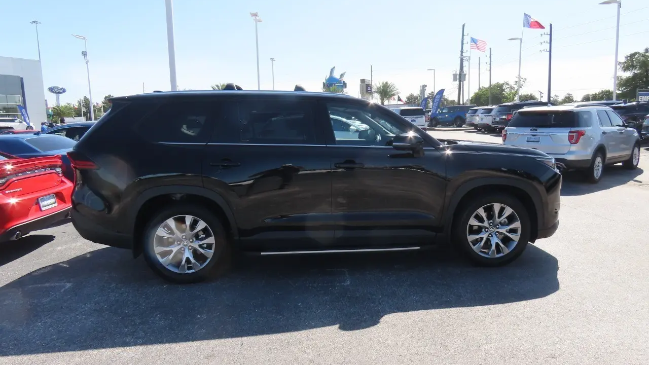 2025 Toyota Grand Highlander LE