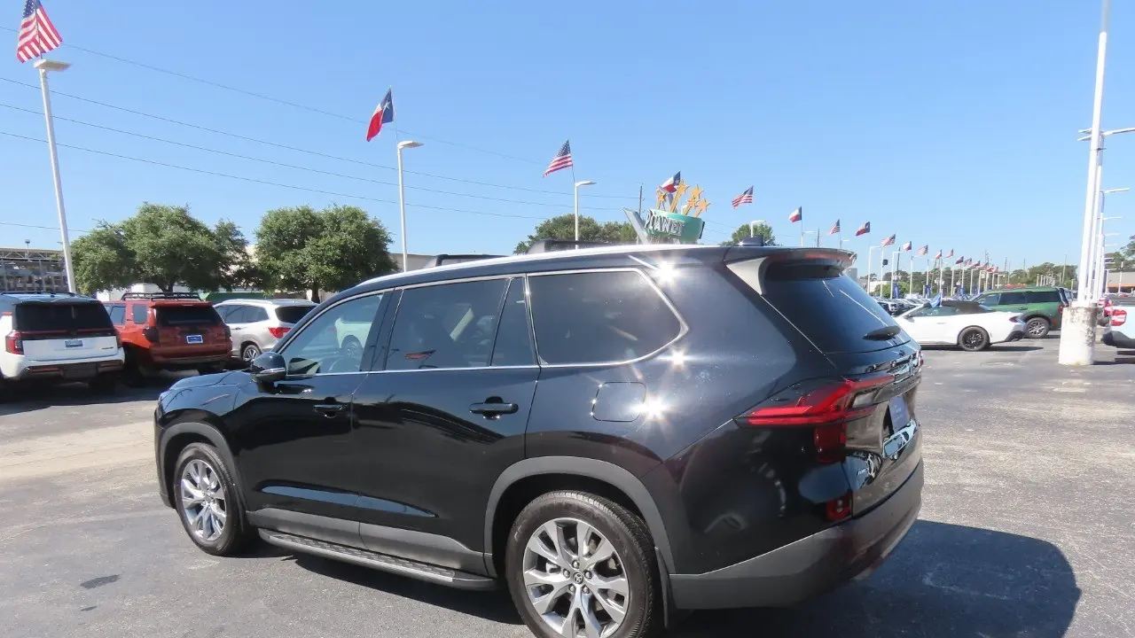 2025 Toyota Grand Highlander LE