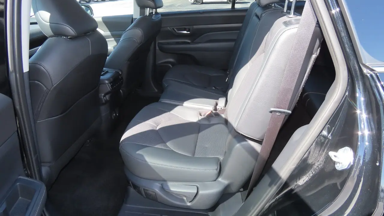 2025 Toyota Grand Highlander LE