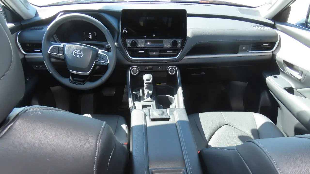 2025 Toyota Grand Highlander LE
