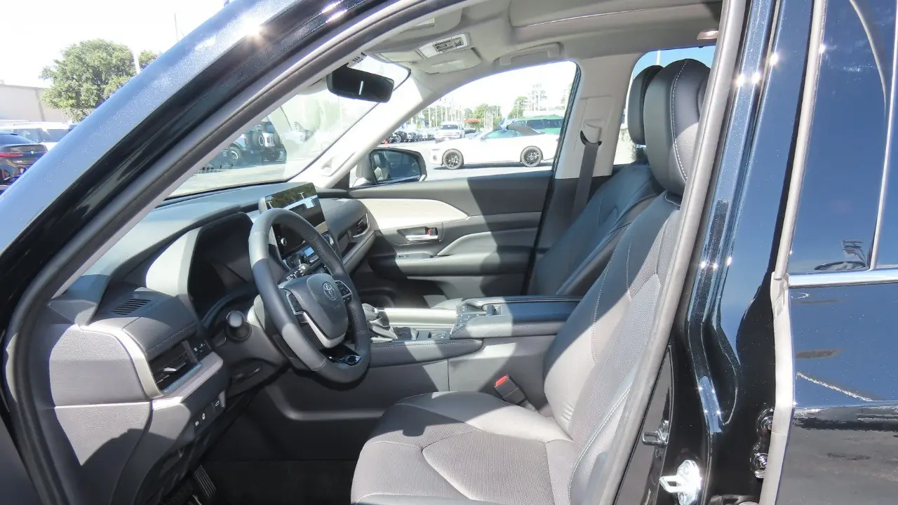 2025 Toyota Grand Highlander LE
