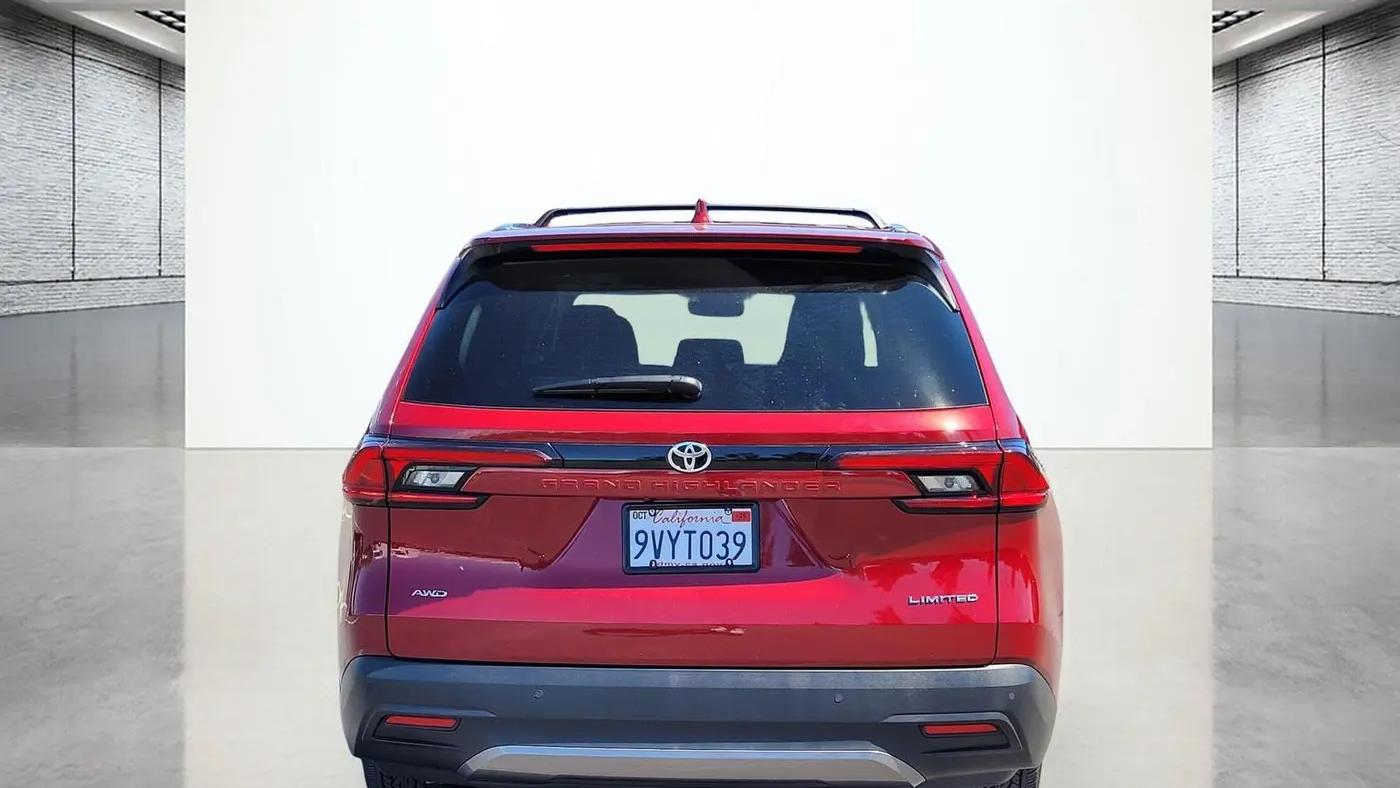 2025 Toyota Grand Highlander LE