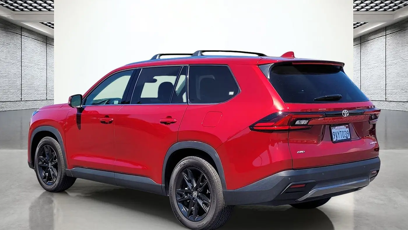 2025 Toyota Grand Highlander LE