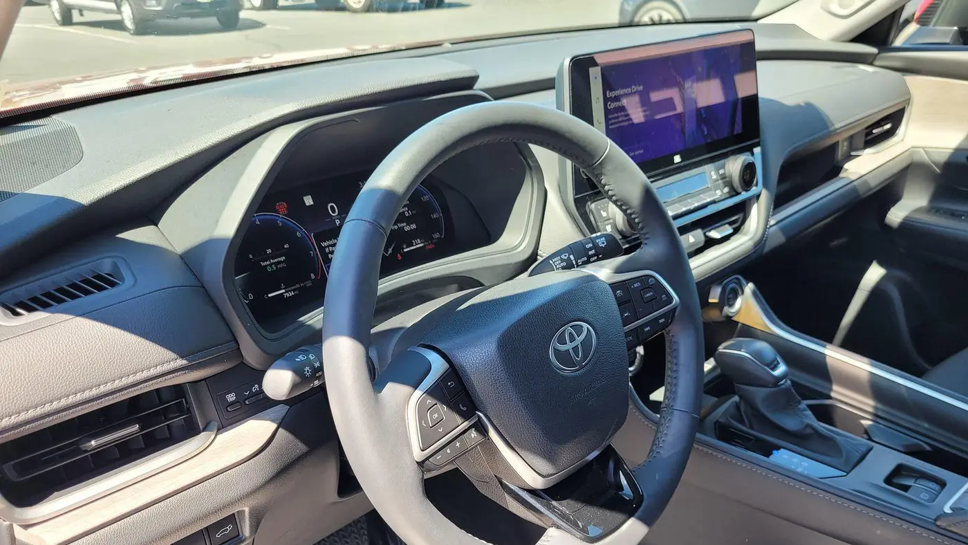 2025 Toyota Grand Highlander LE