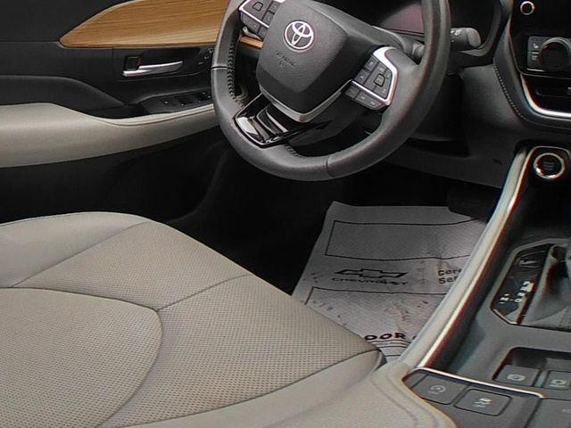 2025 Toyota Highlander - $48,717