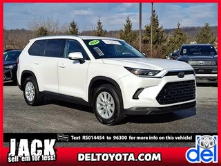 2024 Toyota Grand Highlander with Wind Chill Pearl Exterior