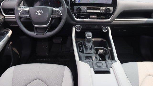 2025 Toyota Grand Highlander LE
