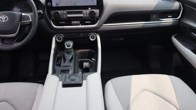 2025 Toyota Grand Highlander LE