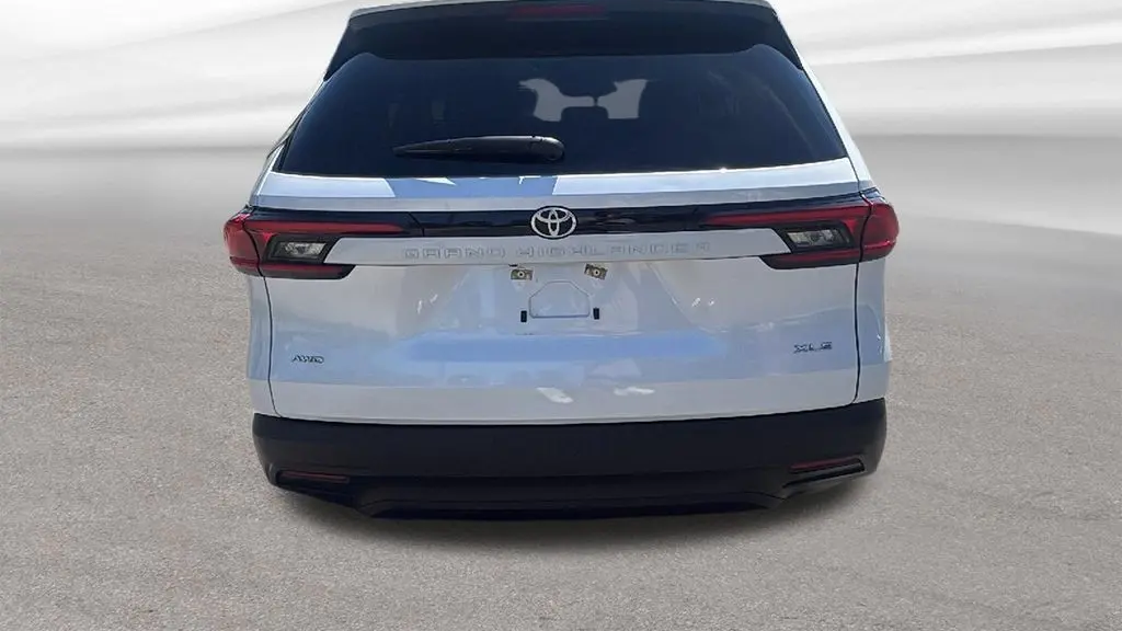 2025 Toyota Grand Highlander LE
