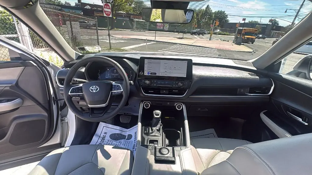 2025 Toyota Grand Highlander LE