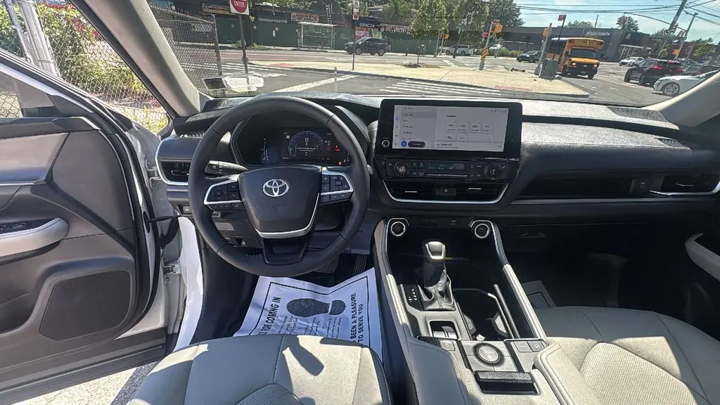 2025 Toyota Grand Highlander LE