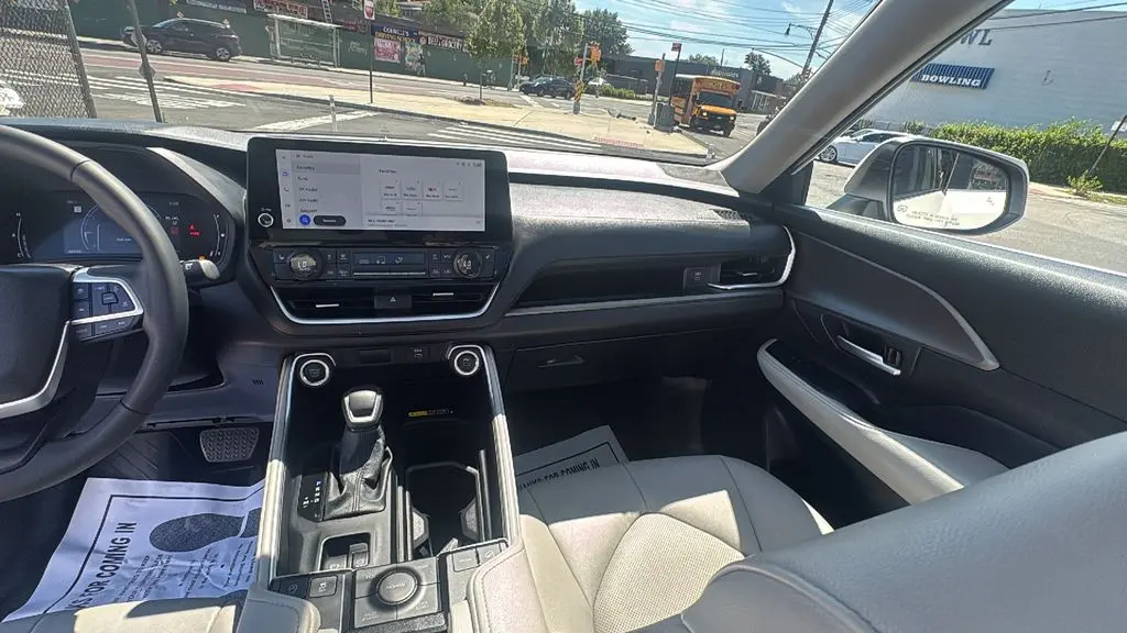 2025 Toyota Grand Highlander LE
