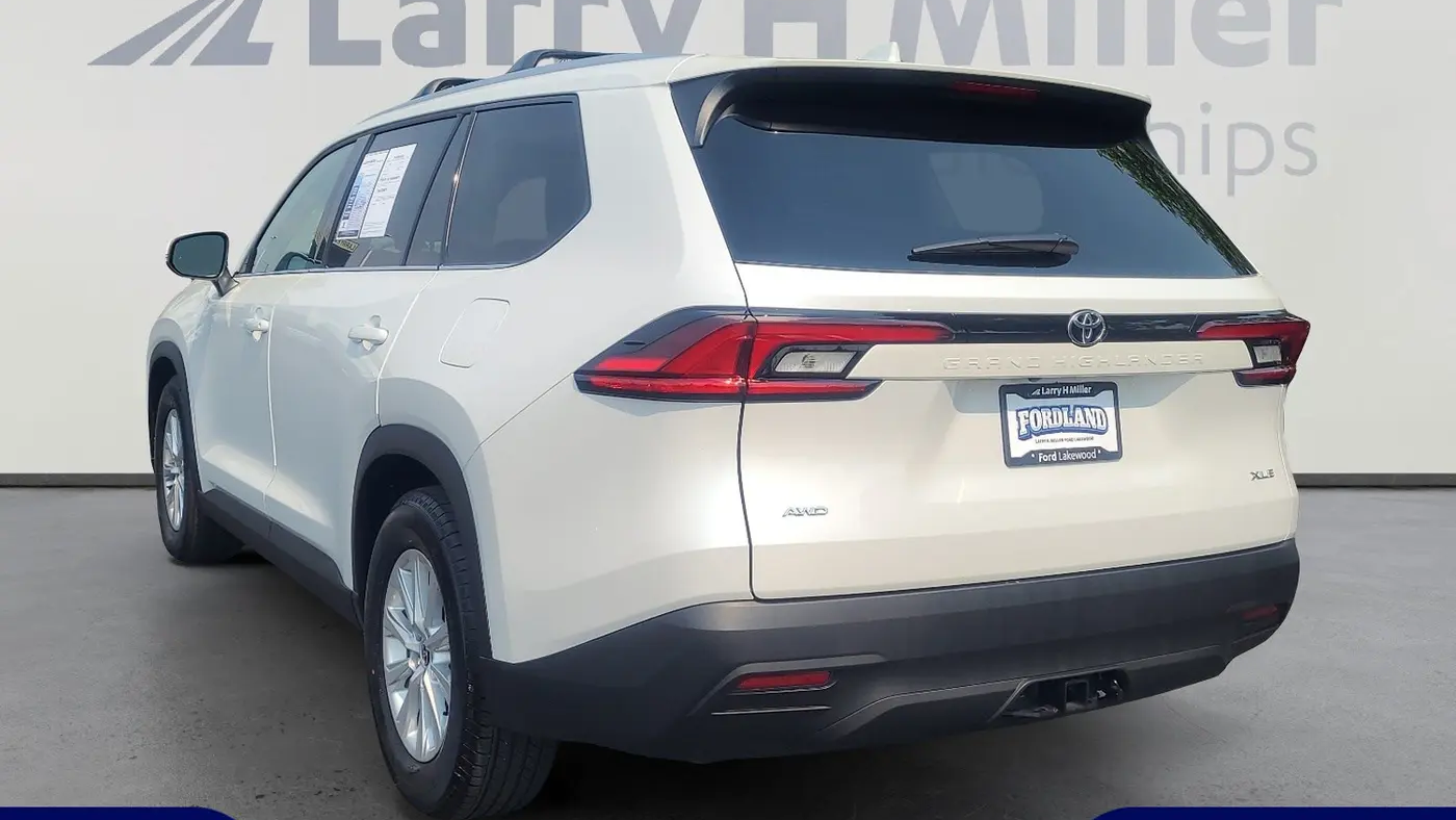 2026 Toyota Grand Highlander LE