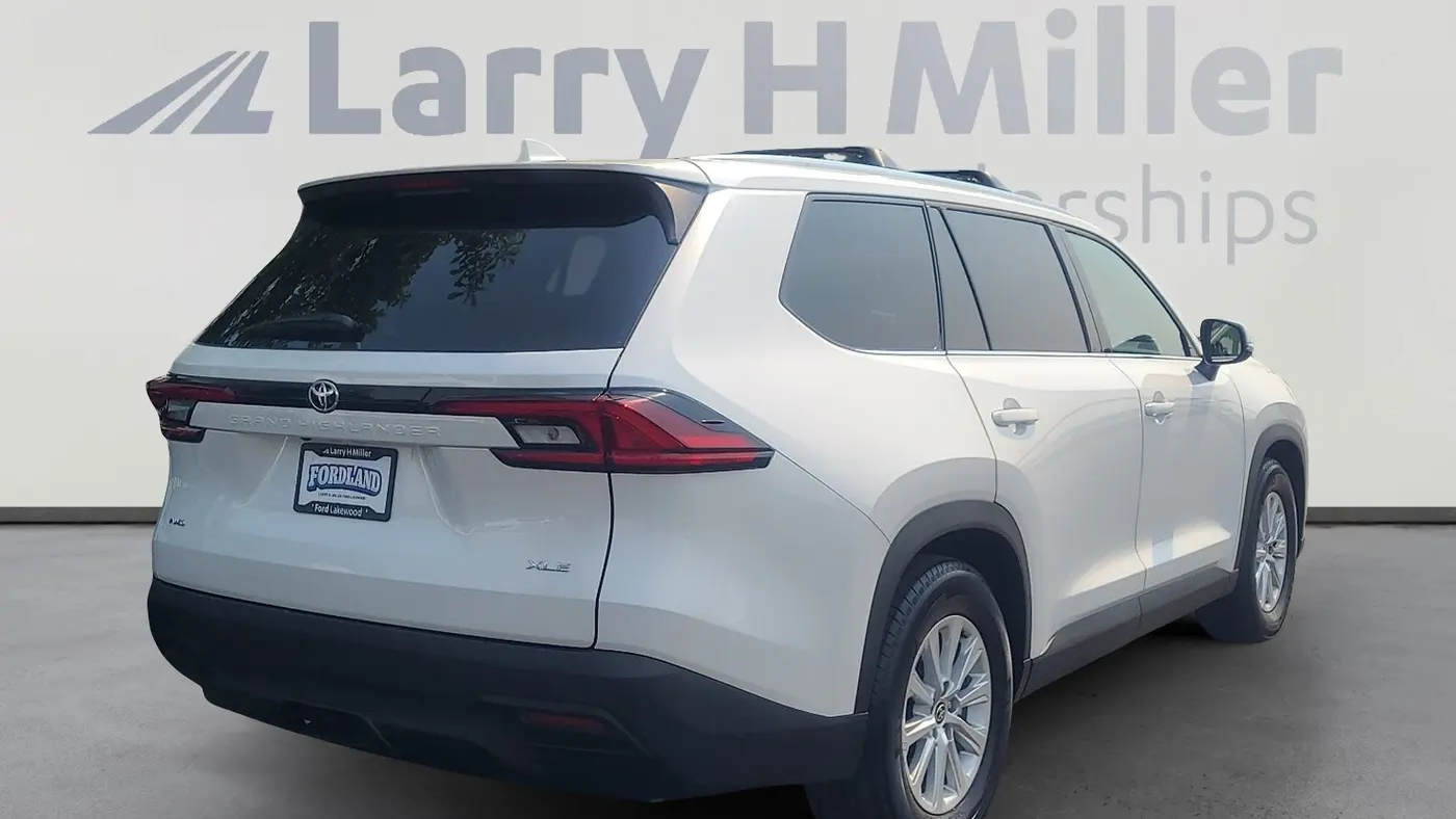 2026 Toyota Grand Highlander LE