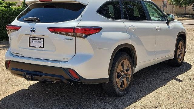 2023 Toyota Highlander Hybrid Bronze Edition