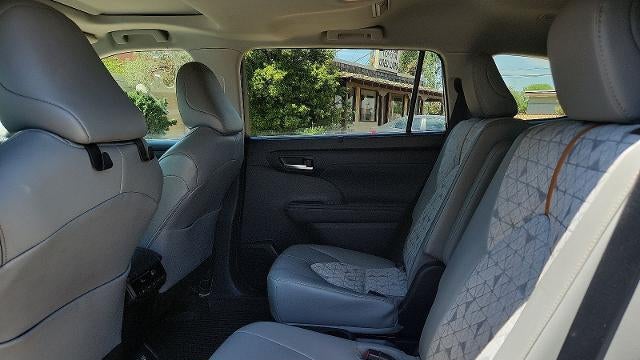 2023 Toyota Highlander Hybrid Bronze Edition