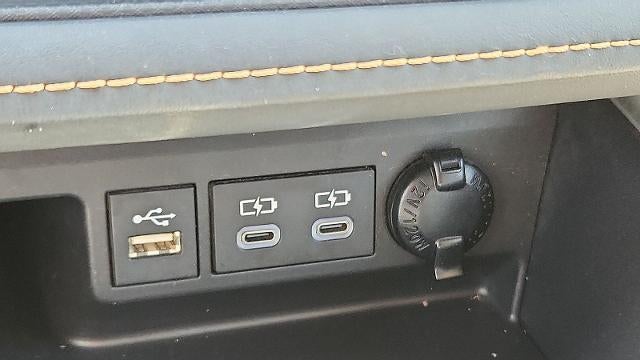 2023 Toyota Highlander Hybrid Bronze Edition