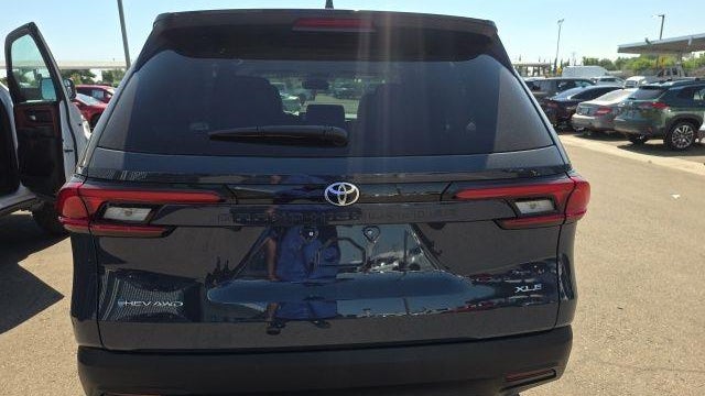 2026 Toyota Grand Highlander Hybrid LE