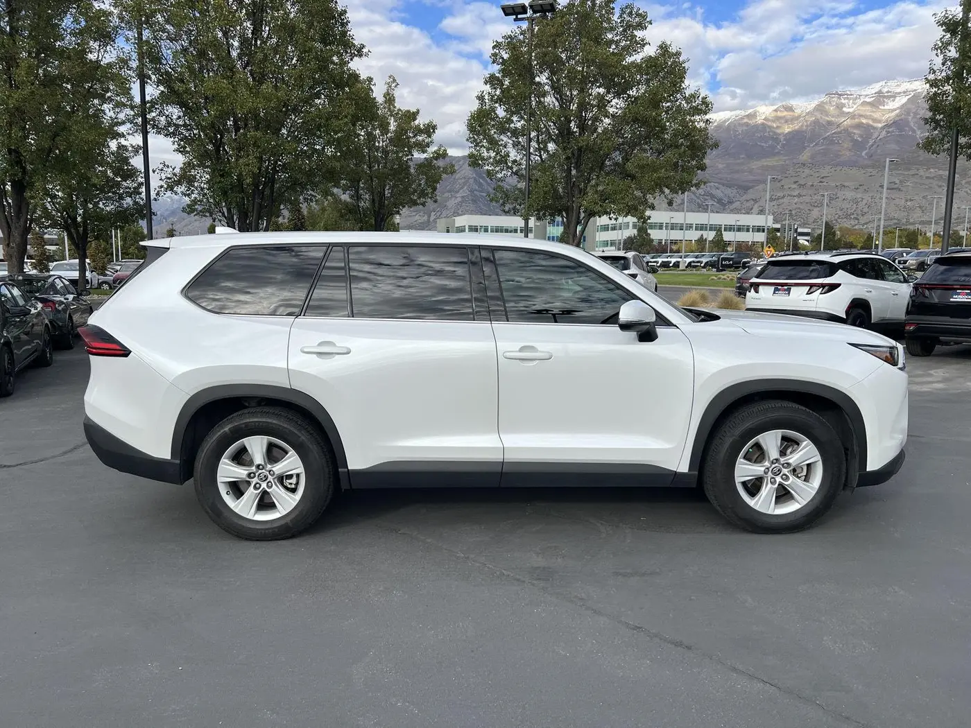 2026 Toyota Highlander - $43,498