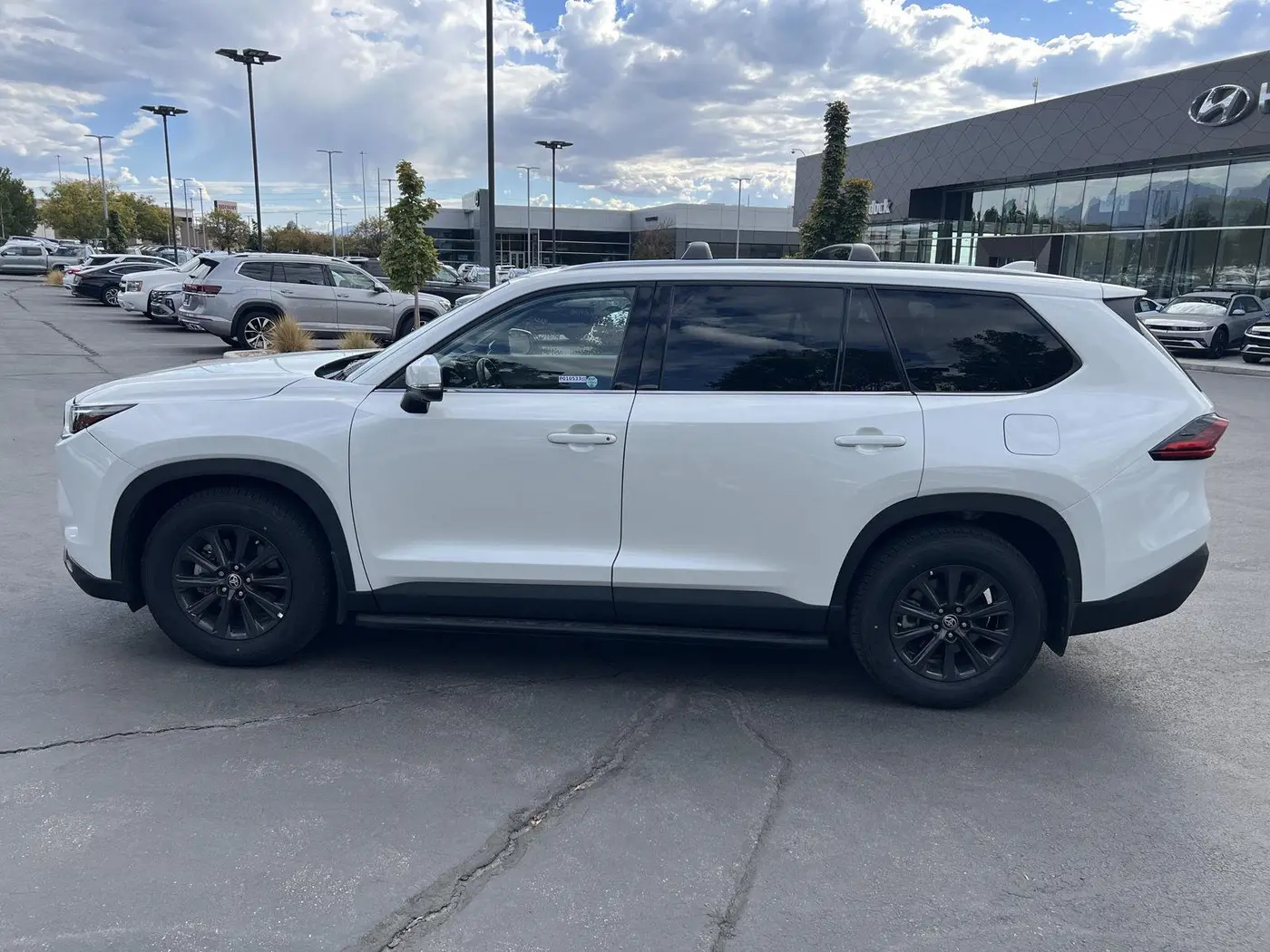 2025 Toyota Highlander - $59,427