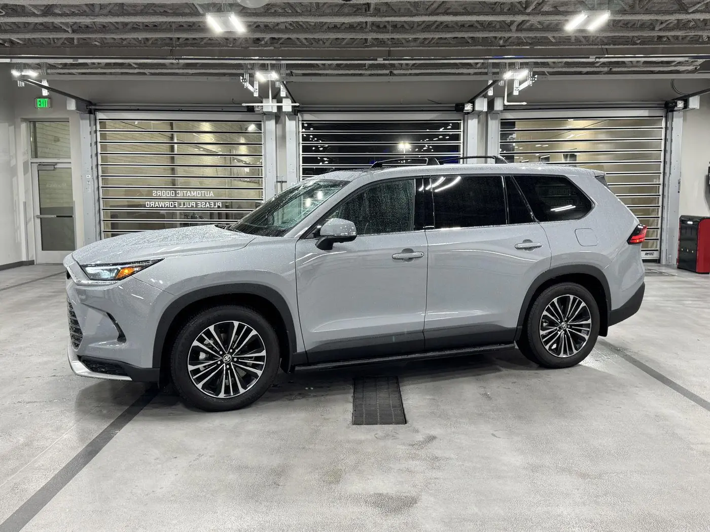 2025 Toyota Highlander - $60,698