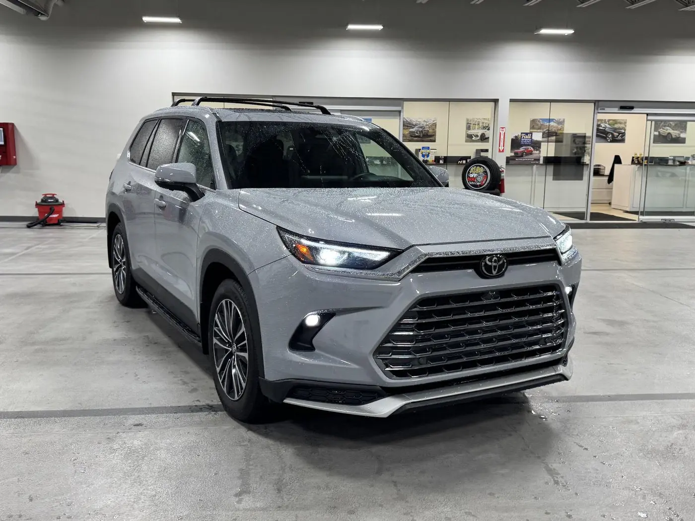 2025 Toyota Highlander - $60,698