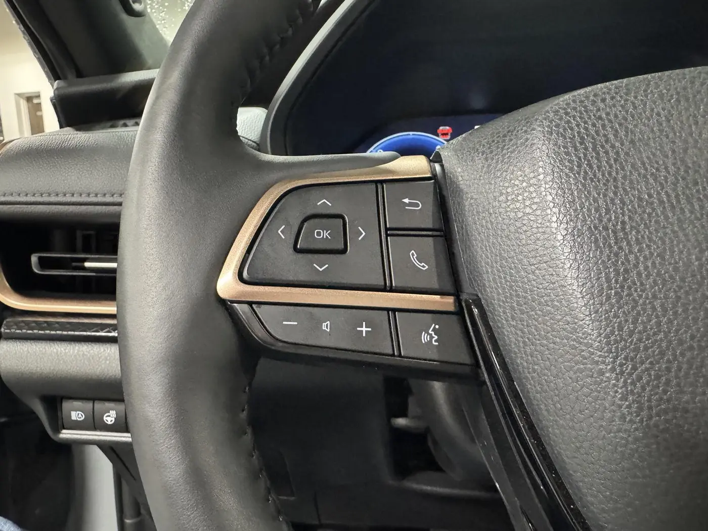 2025 Toyota Highlander - $60,698
