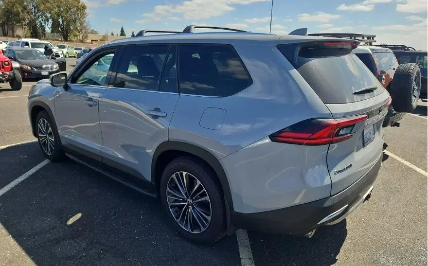 2025 Toyota Highlander - $60,698
