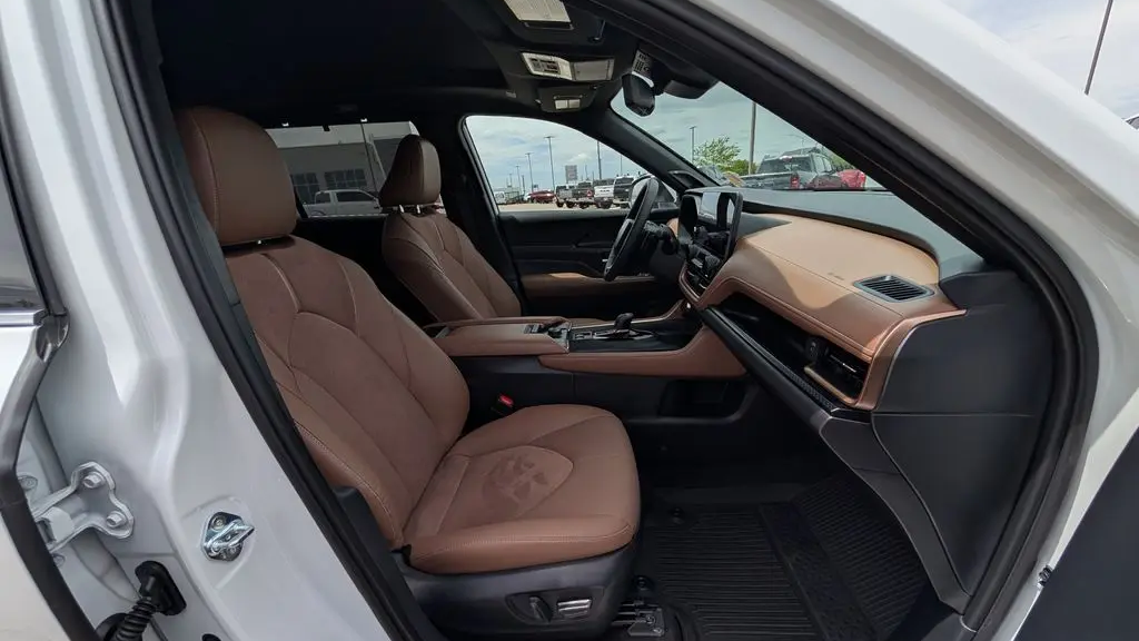 2026 Toyota Grand Highlander Hybrid MAX Platinum
