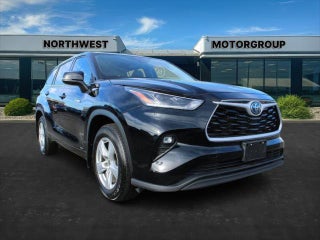 2021 Toyota Highlander Hybrid with Midnight Black Metallic Exterior