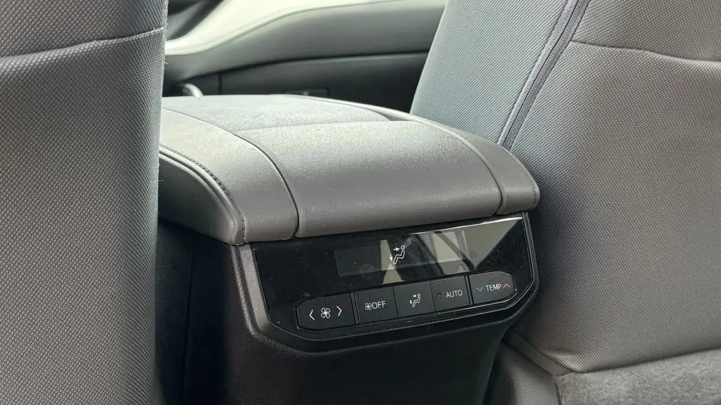 2023 Toyota Highlander Hybrid LE
