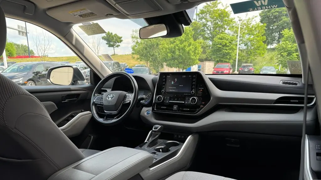 2021 Toyota Highlander Hybrid LE