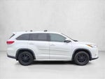 2017 Highlander Hybrid Thumbnail 5