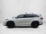 2017 Highlander Hybrid Thumbnail 9