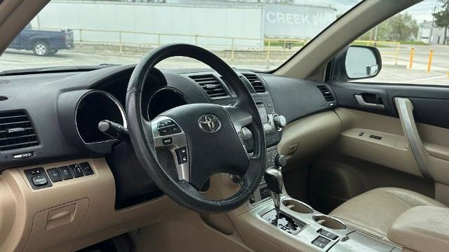 2011 Toyota Highlander SE
