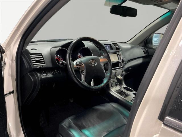 2013 Toyota Highlander - $11,800