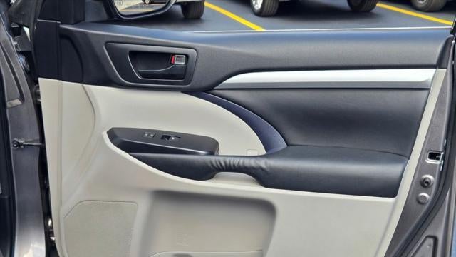 2015 Toyota Highlander LE
