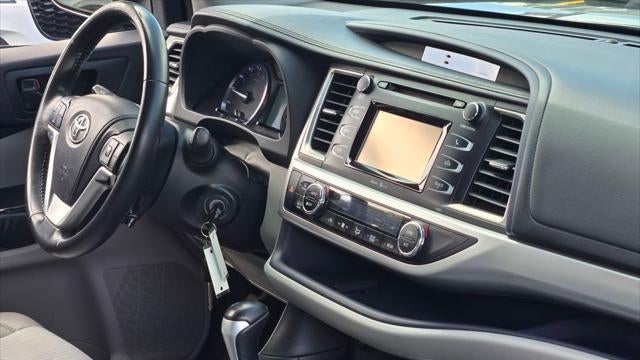 2015 Toyota Highlander LE