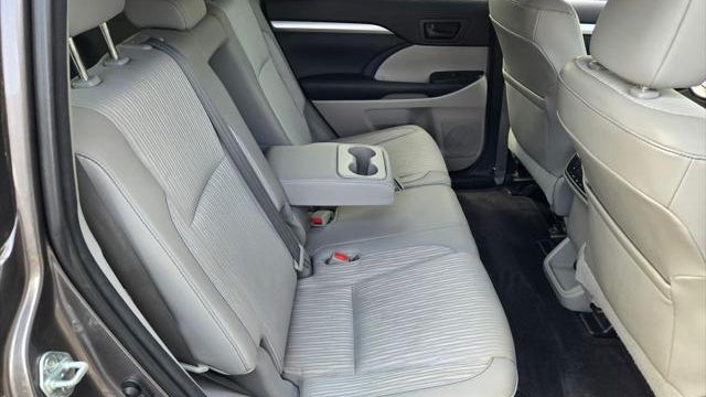 2015 Toyota Highlander LE