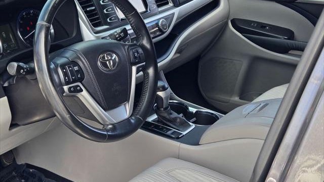 2015 Toyota Highlander LE